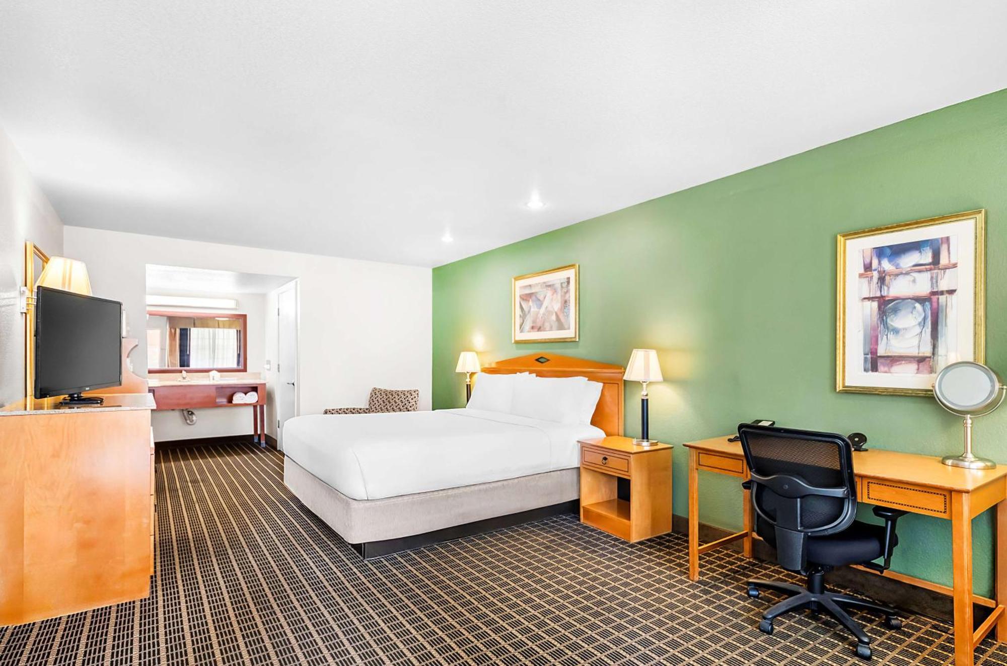 Hotel South