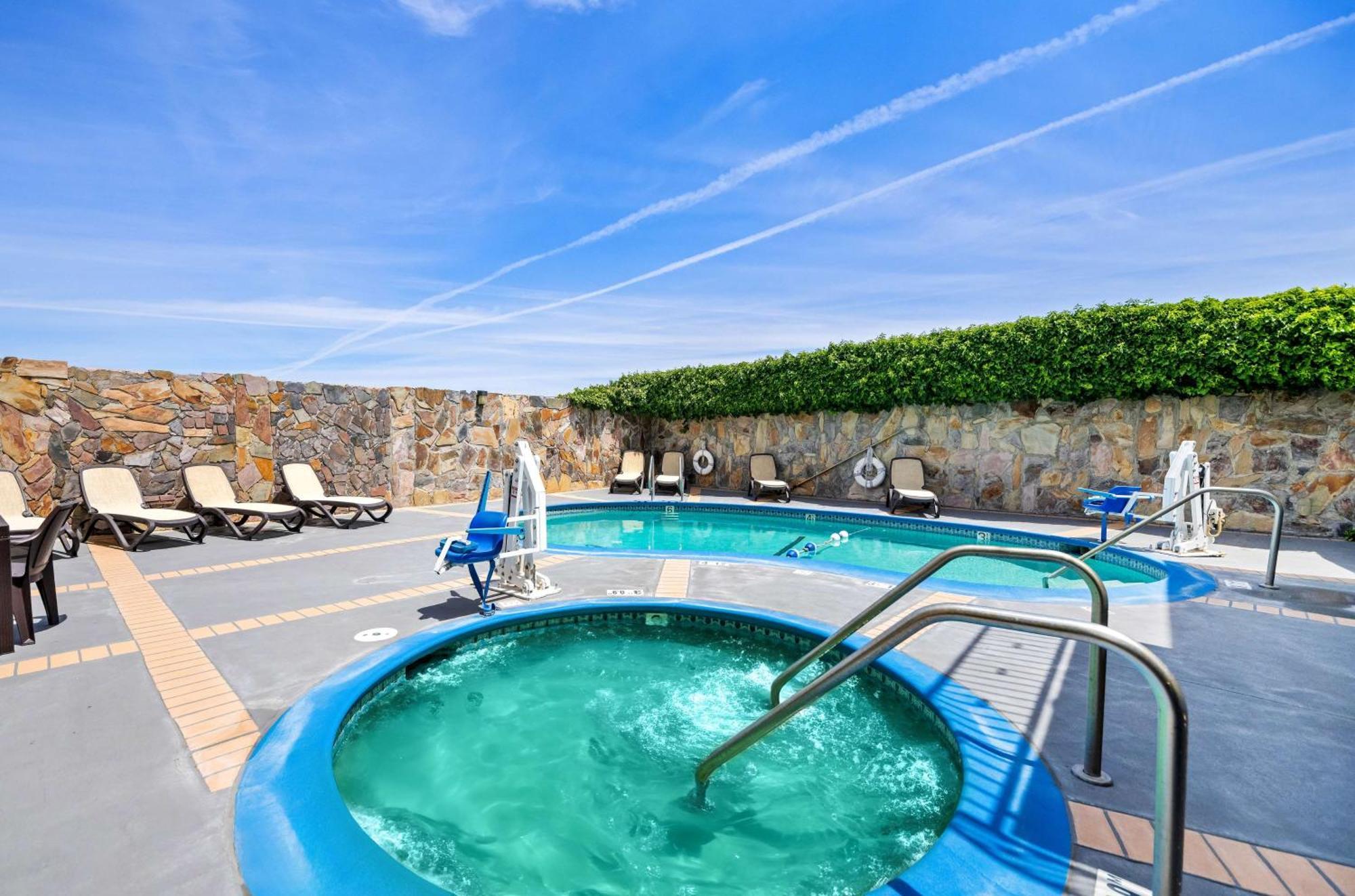 Hotel South 3*