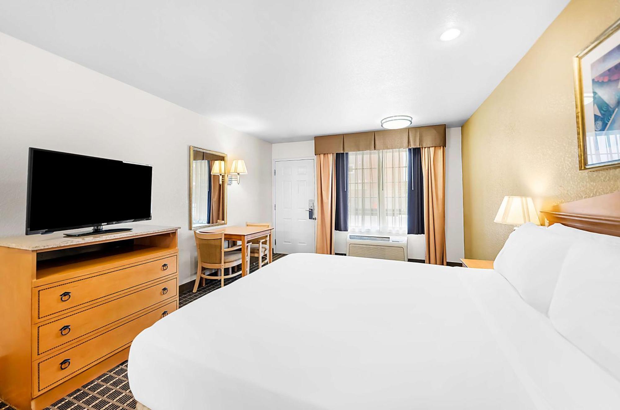 Hotel South 3*